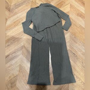 NUUDS Olive Green Ribbed Women's Sweat Set